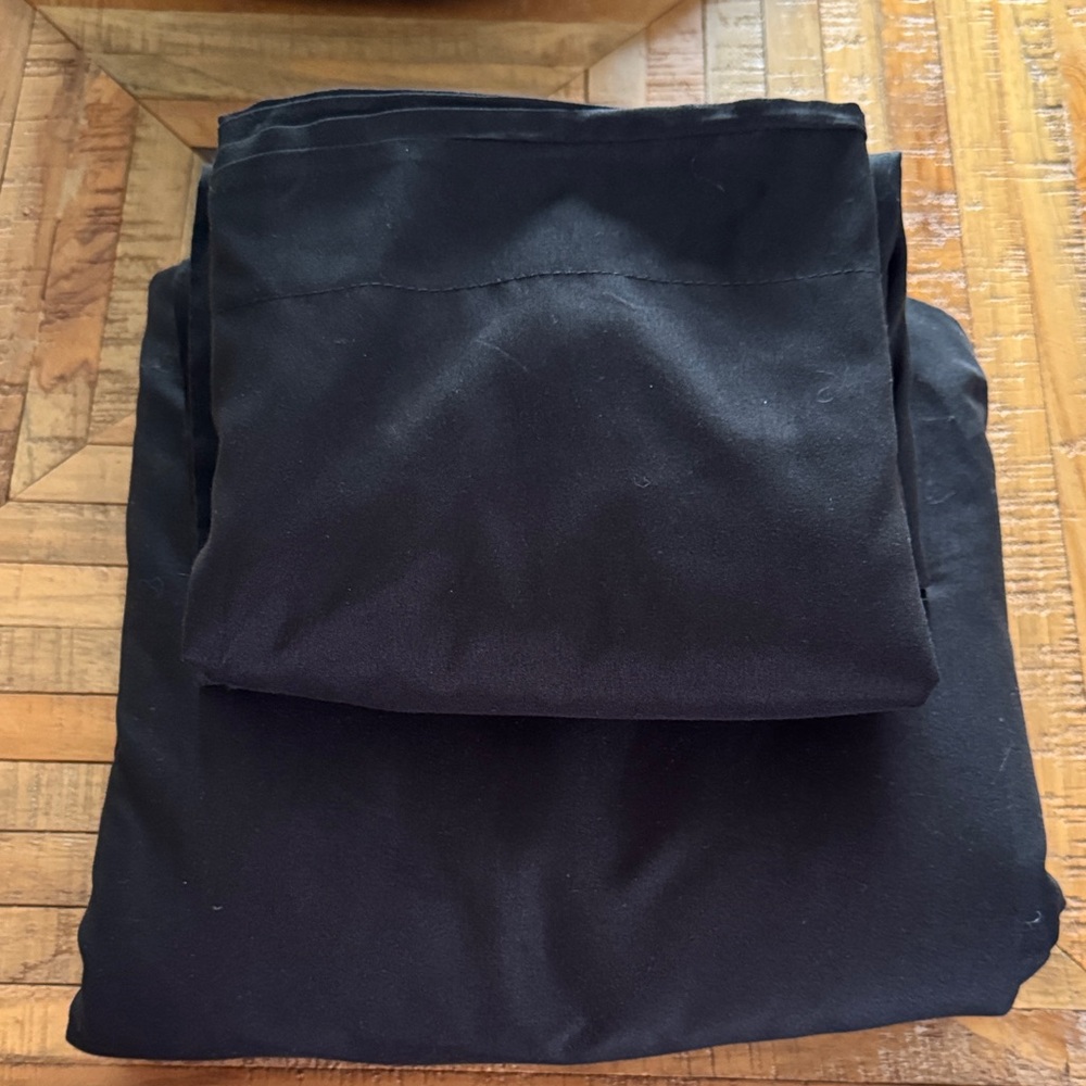 Black Queen Duvet Cover with Shams